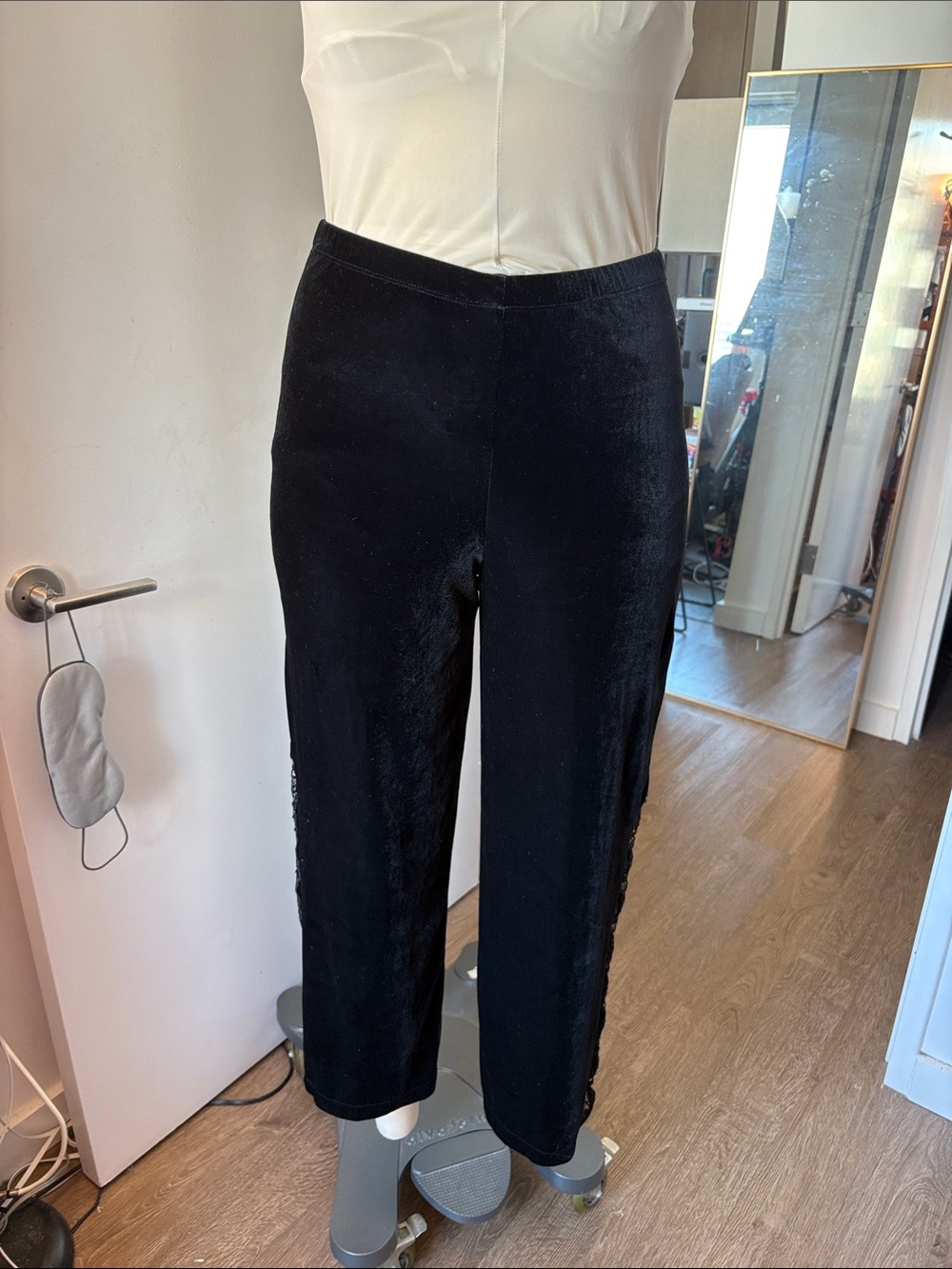 Victoria's Secret Black Velvet Cropped Straight-Leg Pants
